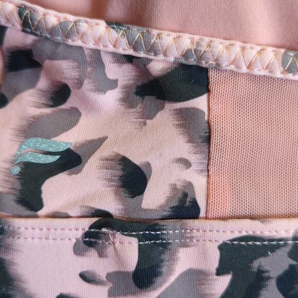 Fabletics On The Go Medium Impact Leopard Print Mesh Back Pocket Sports Bra - Picture 5 of 7